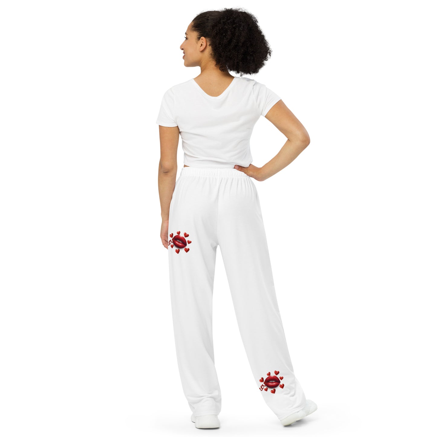 Unisex-Hose mit Allover-Druck „LOVE“ und weiten Beinen - MAX F. ArtGrafic